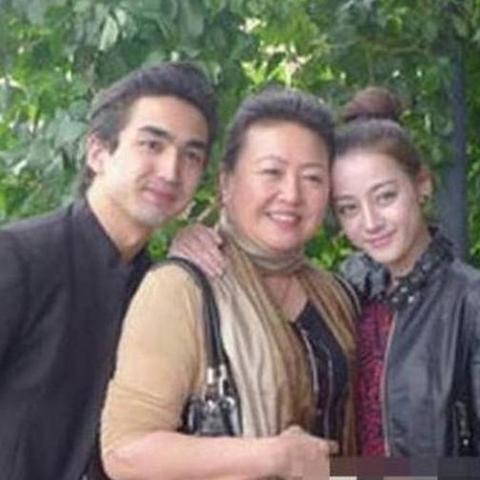 迪丽热巴与鹿晗传闻更新，星光闪耀，静待证实之日